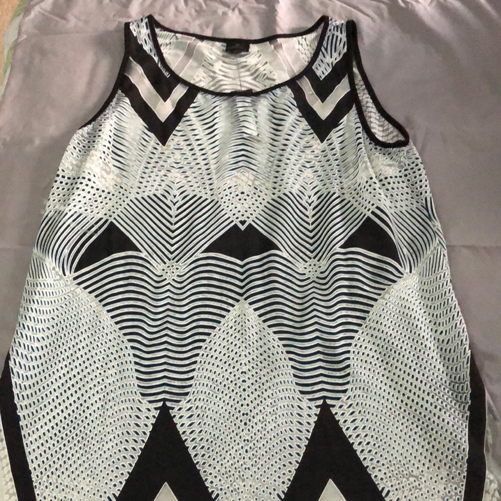 New with tags Worthington tunic.  Much nicer in person than in picture!